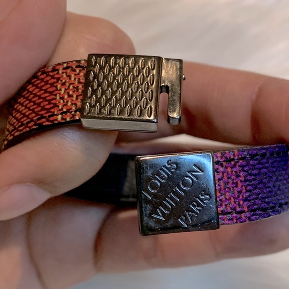 SOLD! ๐๐โค๏ธโค๏ธ๐Louis Vuitton Pull-it Damier Reversible Bracelet - Picture 16 of 17
